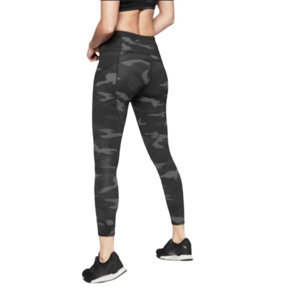 ATHLETA Camo Contender 7/8 Tight Size Medium